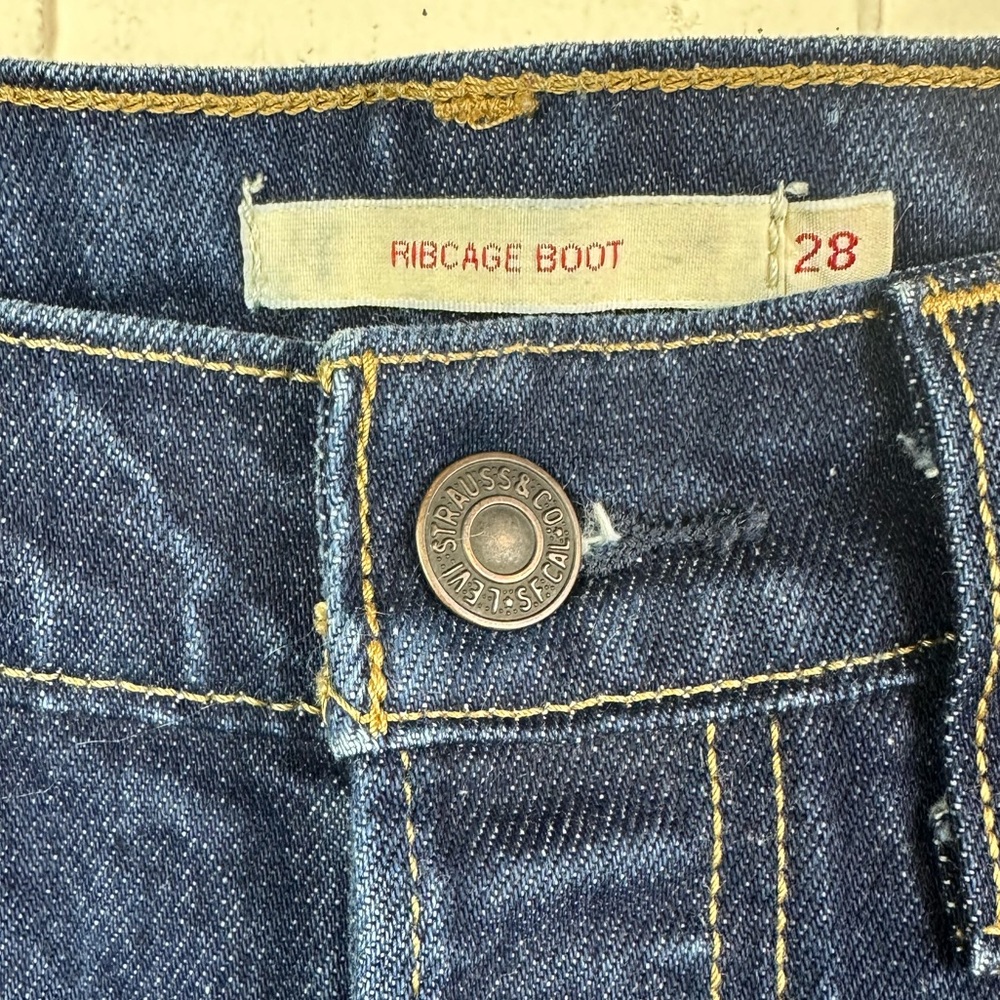 Levi’s High Rise Ribcage Boot Jean - Picture 4 of 6